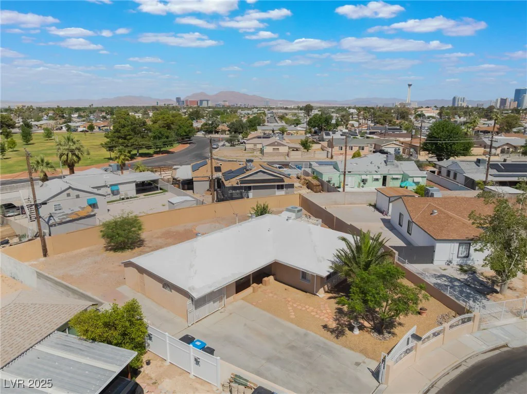 829 Dover, Las Vegas, NV 89107