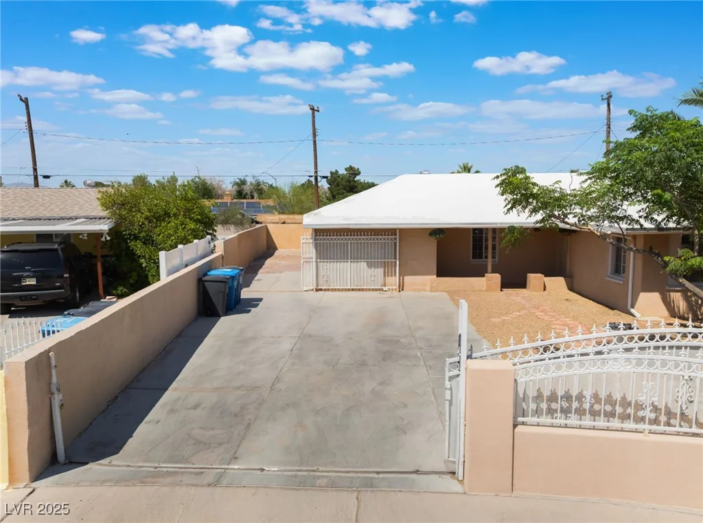 829 Dover, Las Vegas, NV 89107