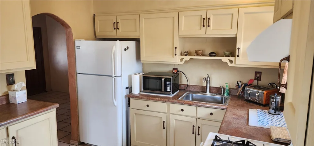 829 Dover, Las Vegas, NV 89107
