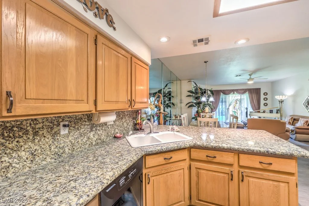 460 Strawflower, Las Vegas, NV 89107