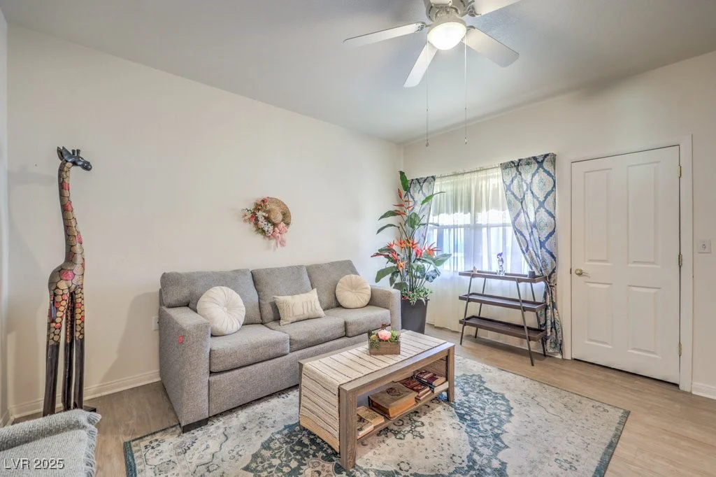 460 Strawflower, Las Vegas, NV 89107