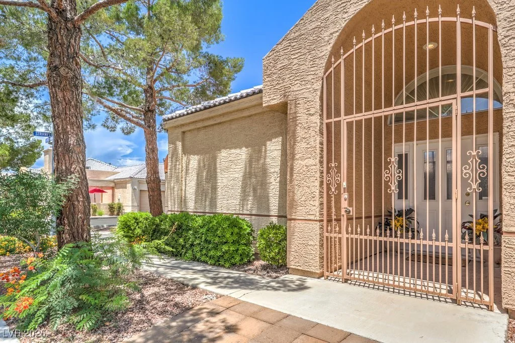 460 Strawflower, Las Vegas, NV 89107
