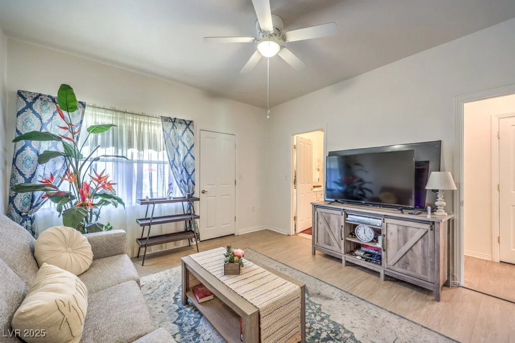 460 Strawflower, Las Vegas, NV 89107