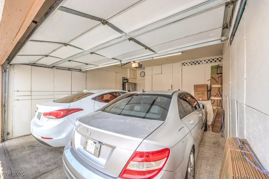 460 Strawflower, Las Vegas, NV 89107
