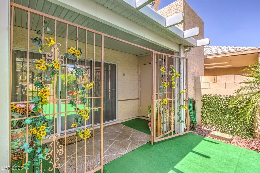 460 Strawflower, Las Vegas, NV 89107