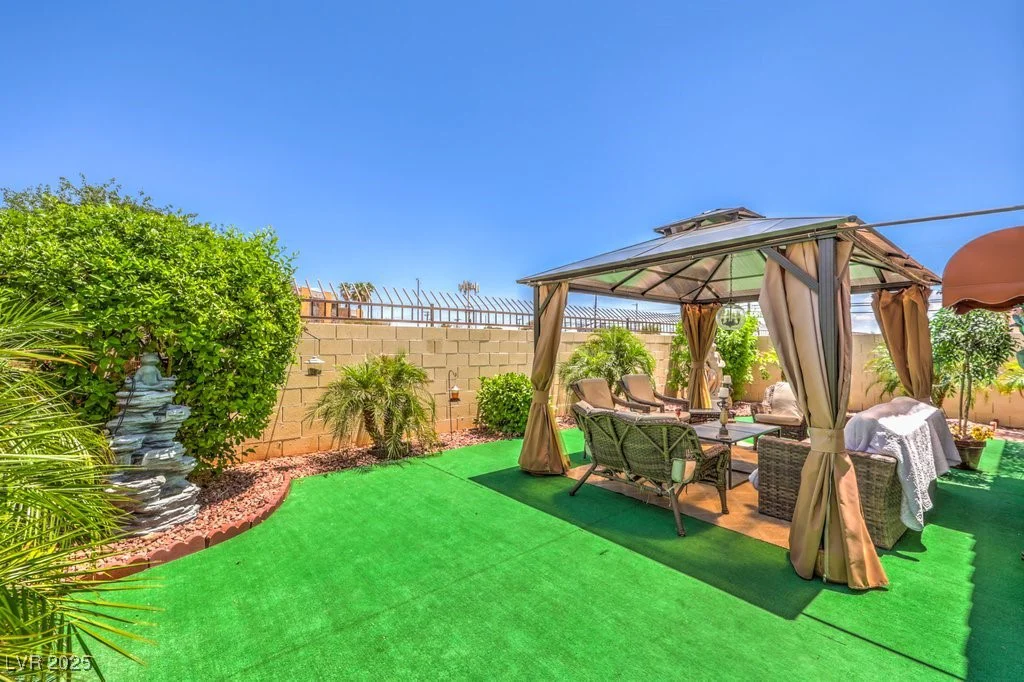 460 Strawflower, Las Vegas, NV 89107