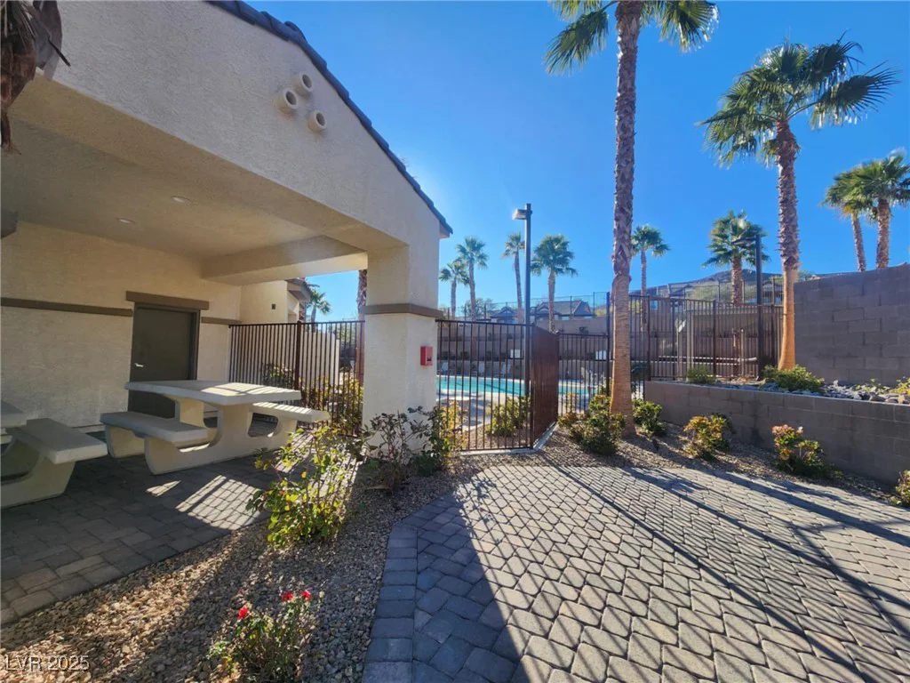 377 Yellow Finch, Henderson, NV 89012