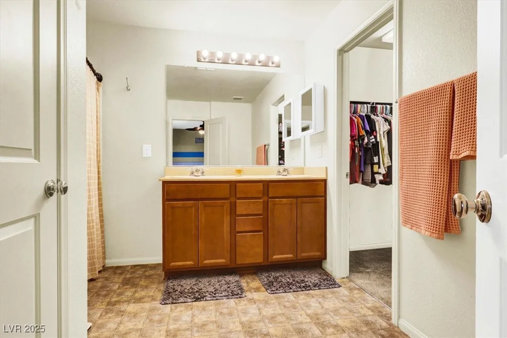 9236 Keystone Ridge, Las Vegas, NV 89148