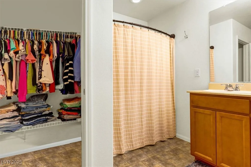 9236 Keystone Ridge, Las Vegas, NV 89148