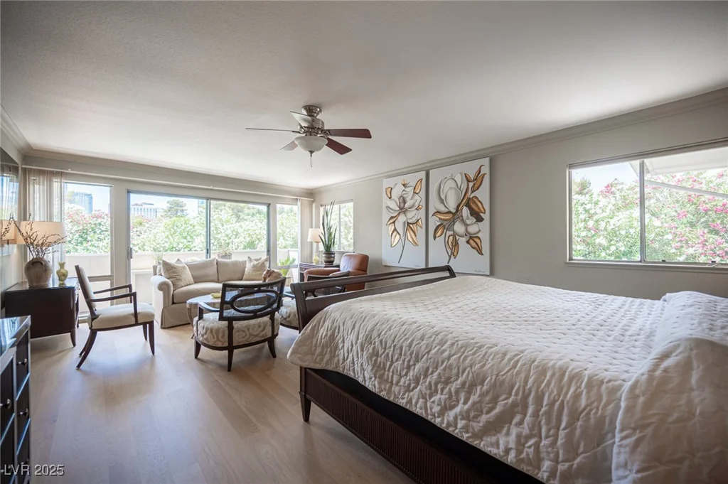 794 Oakmont, Las Vegas, NV 89109