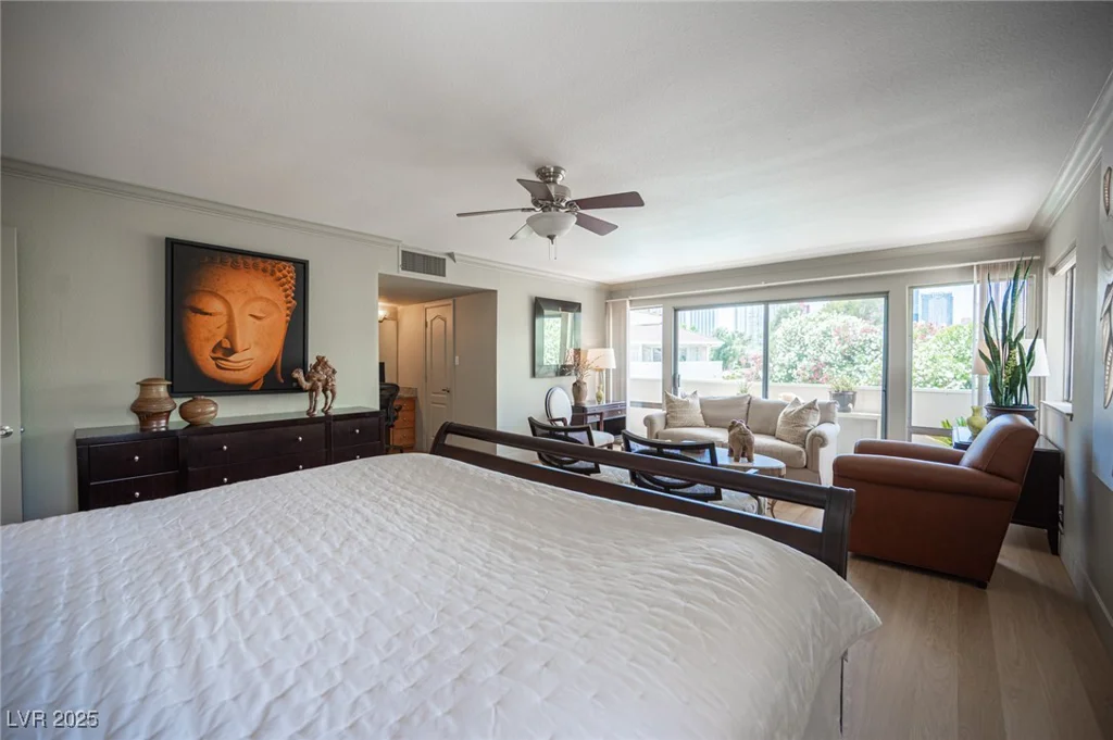 794 Oakmont, Las Vegas, NV 89109