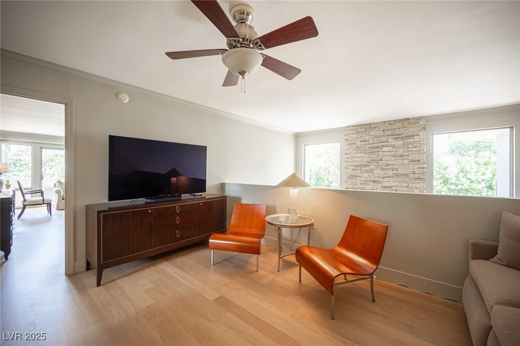 794 Oakmont, Las Vegas, NV 89109