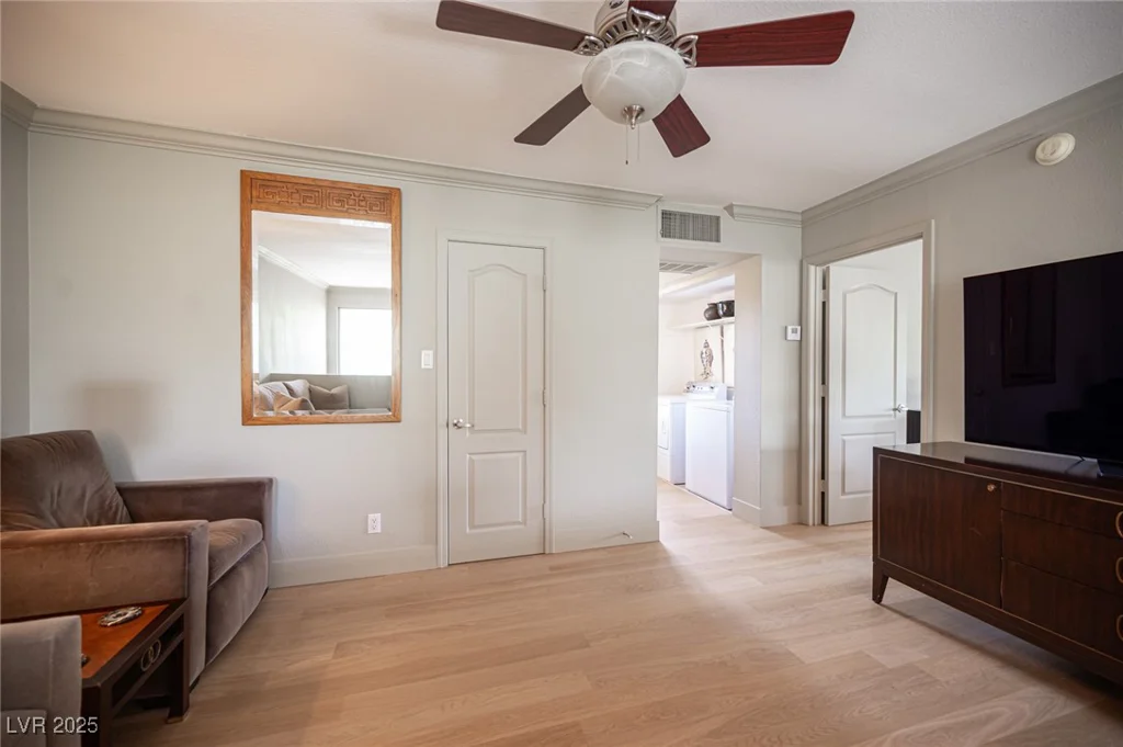 794 Oakmont, Las Vegas, NV 89109