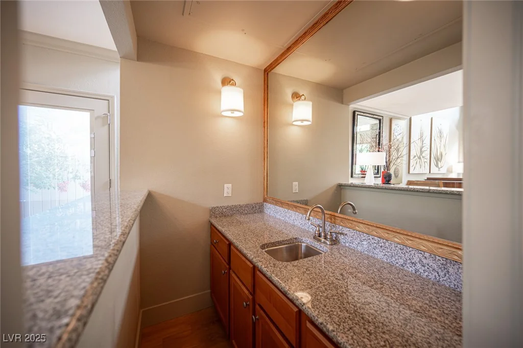 794 Oakmont, Las Vegas, NV 89109