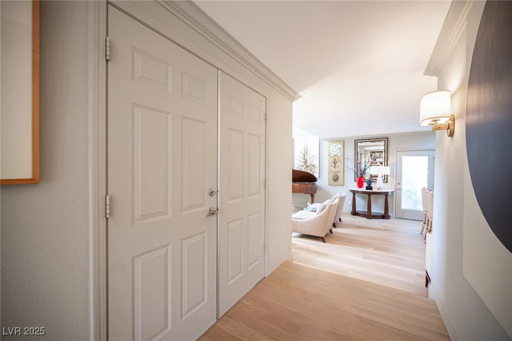 794 Oakmont, Las Vegas, NV 89109