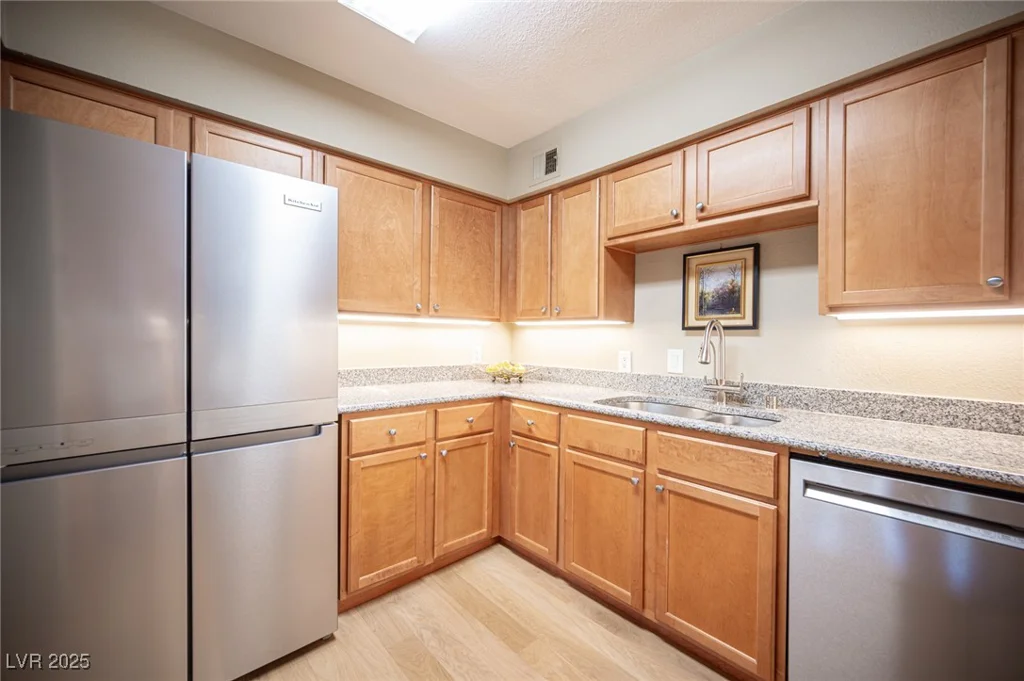 794 Oakmont, Las Vegas, NV 89109