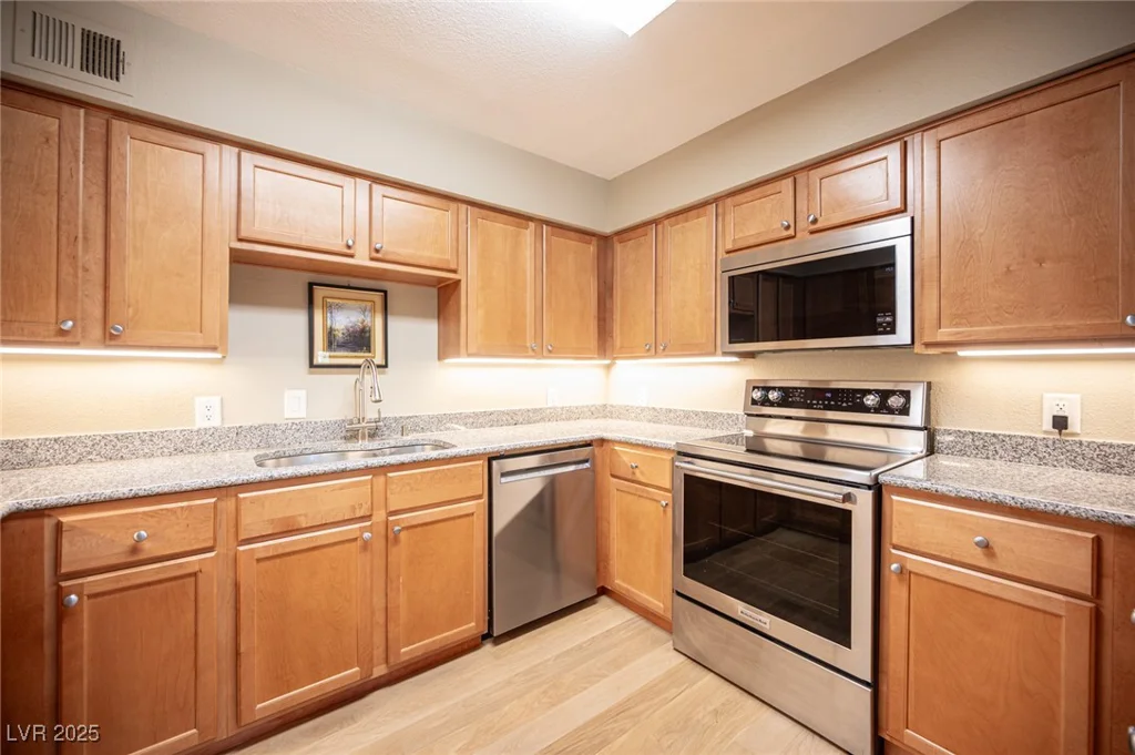 794 Oakmont, Las Vegas, NV 89109
