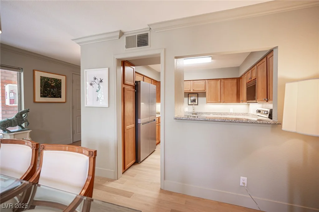 794 Oakmont, Las Vegas, NV 89109