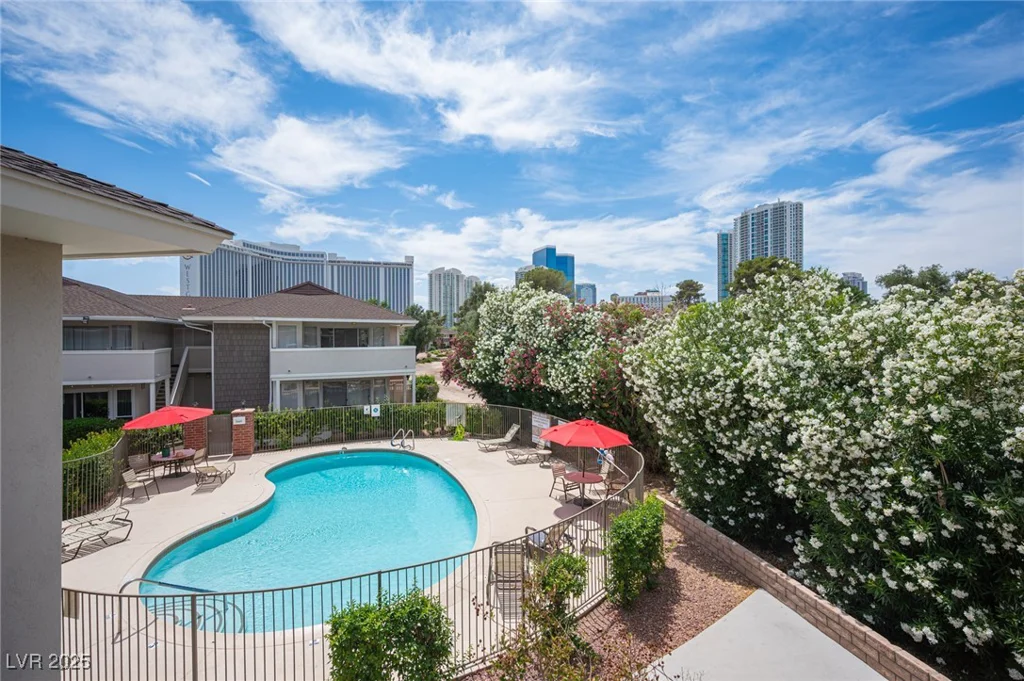 794 Oakmont, Las Vegas, NV 89109