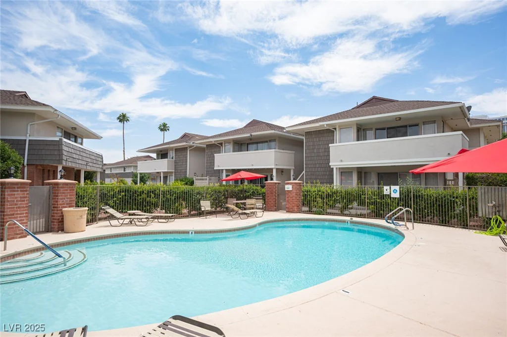 794 Oakmont, Las Vegas, NV 89109