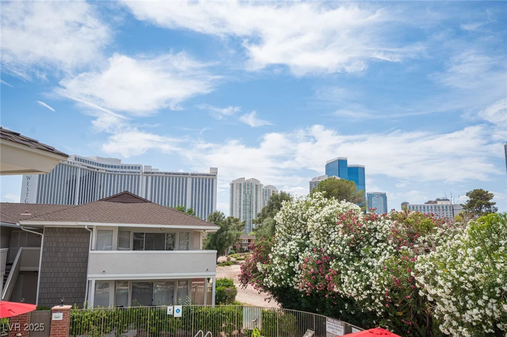 794 Oakmont, Las Vegas, NV 89109