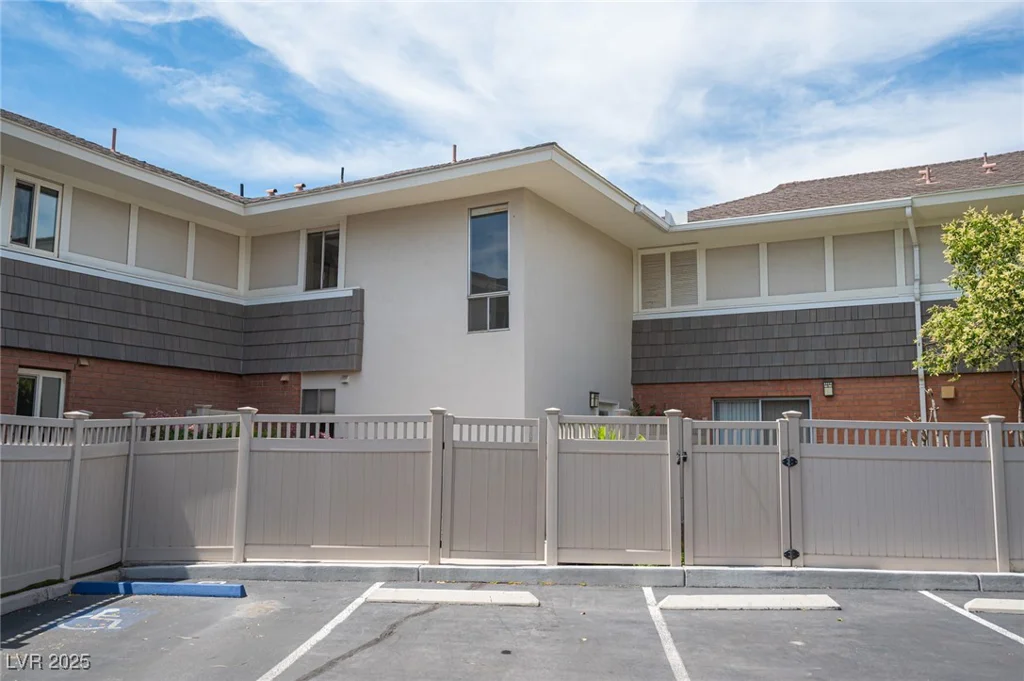 794 Oakmont, Las Vegas, NV 89109