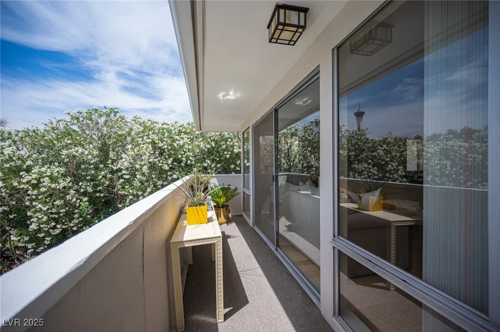 794 Oakmont, Las Vegas, NV 89109