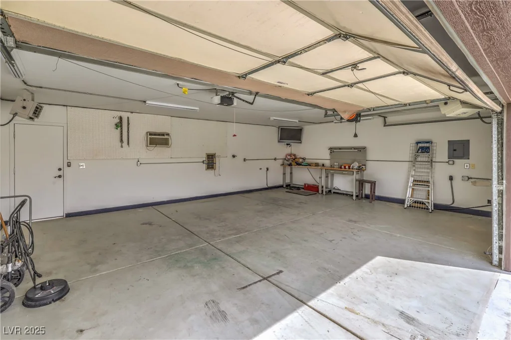 8216 Tursi Lodge, Las Vegas, NV 89131