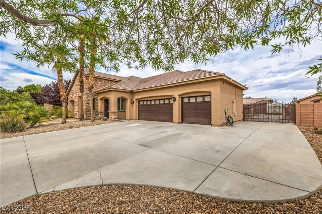 8216 Tursi Lodge, Las Vegas, NV 89131
