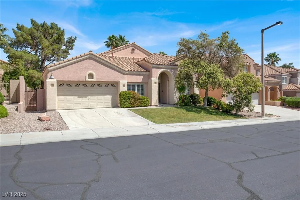 8612 Chiquita, Las Vegas, NV 89128