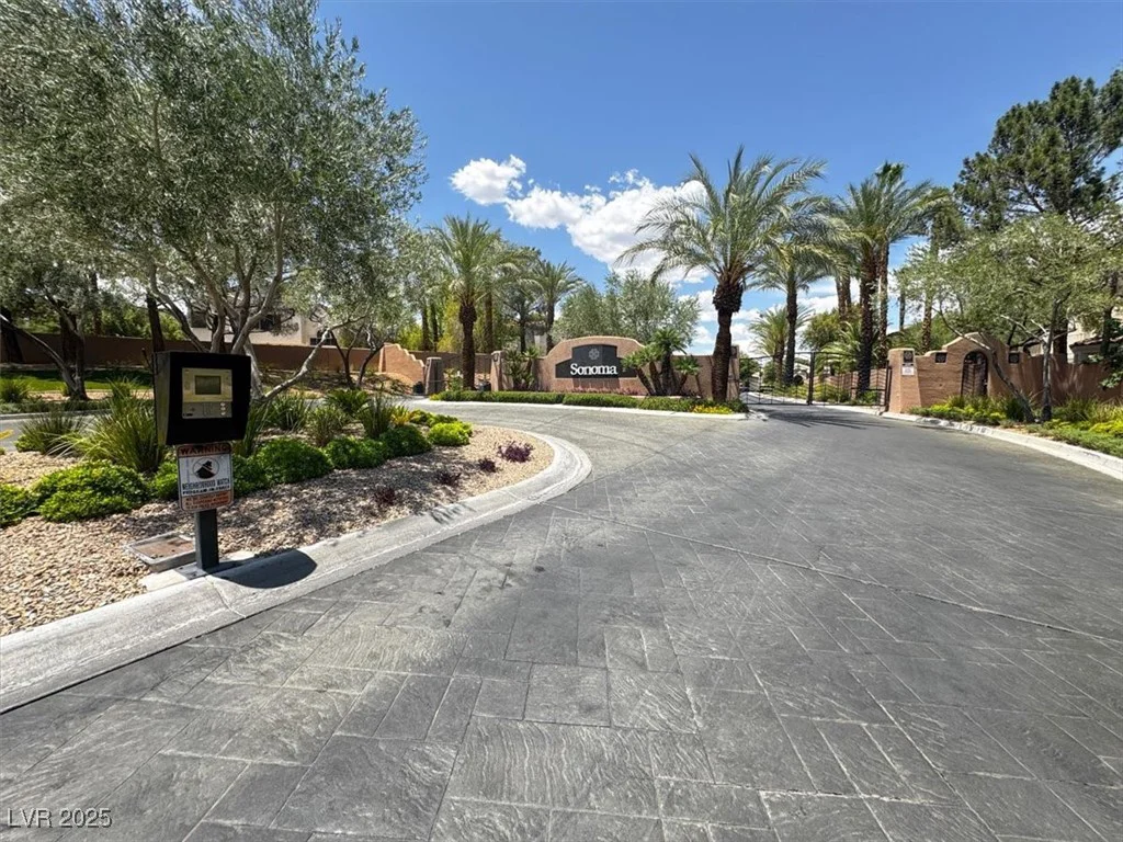 8612 Chiquita, Las Vegas, NV 89128
