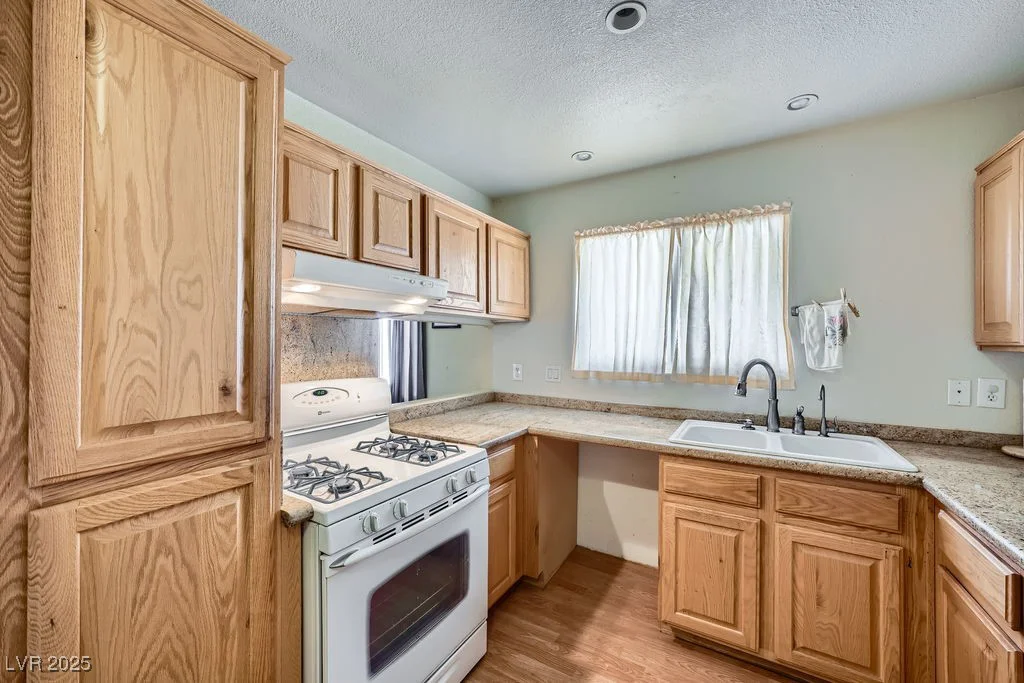 6766 Sebring, Las Vegas, NV 89103