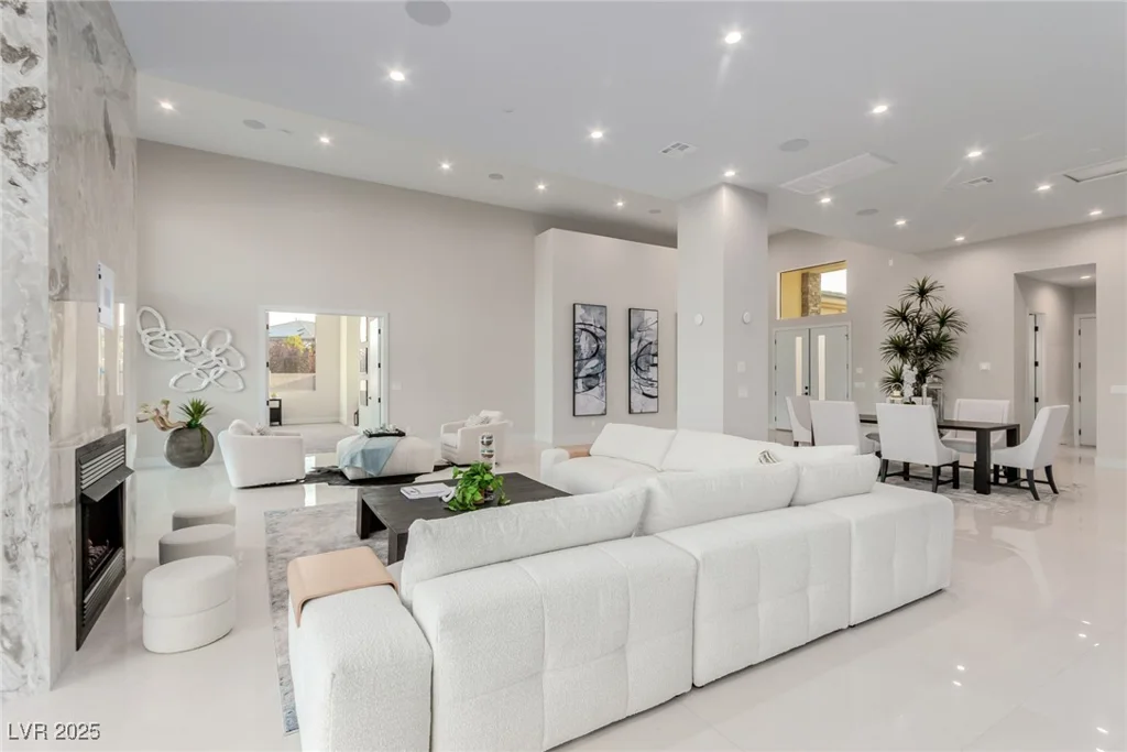 7062 Maverick, Las Vegas, NV 89131