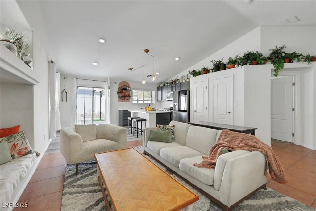 520 Blackbird Knoll, North Las Vegas, NV 89084