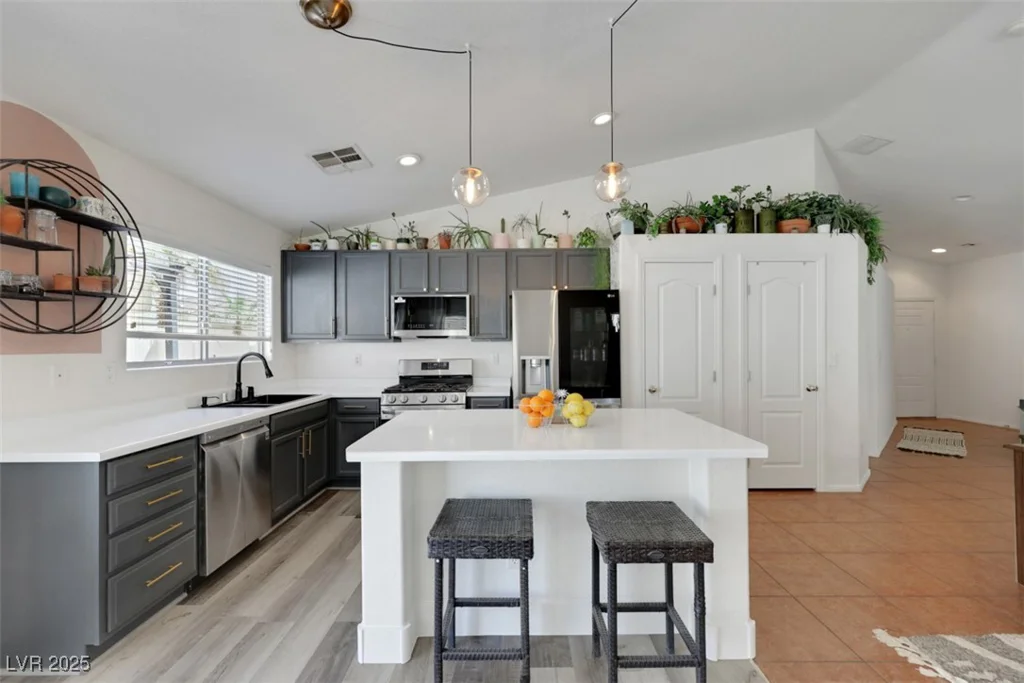 520 Blackbird Knoll, North Las Vegas, NV 89084