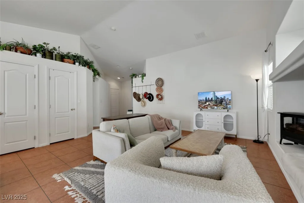520 Blackbird Knoll, North Las Vegas, NV 89084