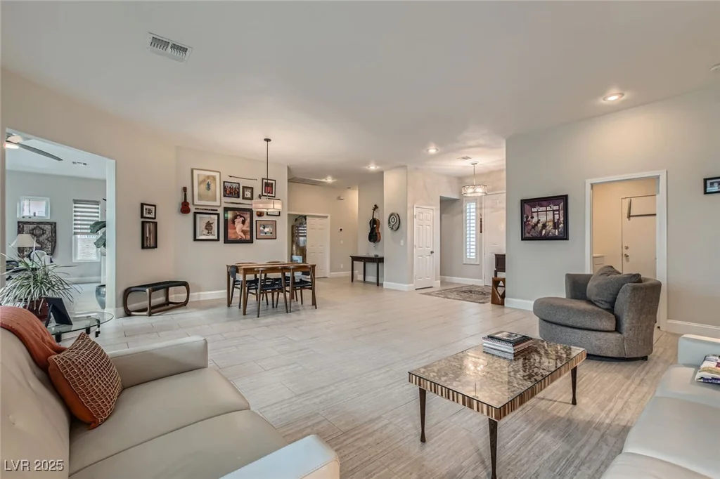 1314 Doggett, Las Vegas, NV 89123