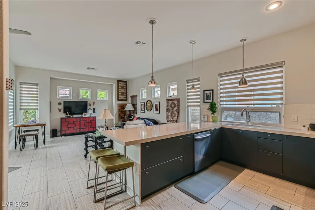 1314 Doggett, Las Vegas, NV 89123