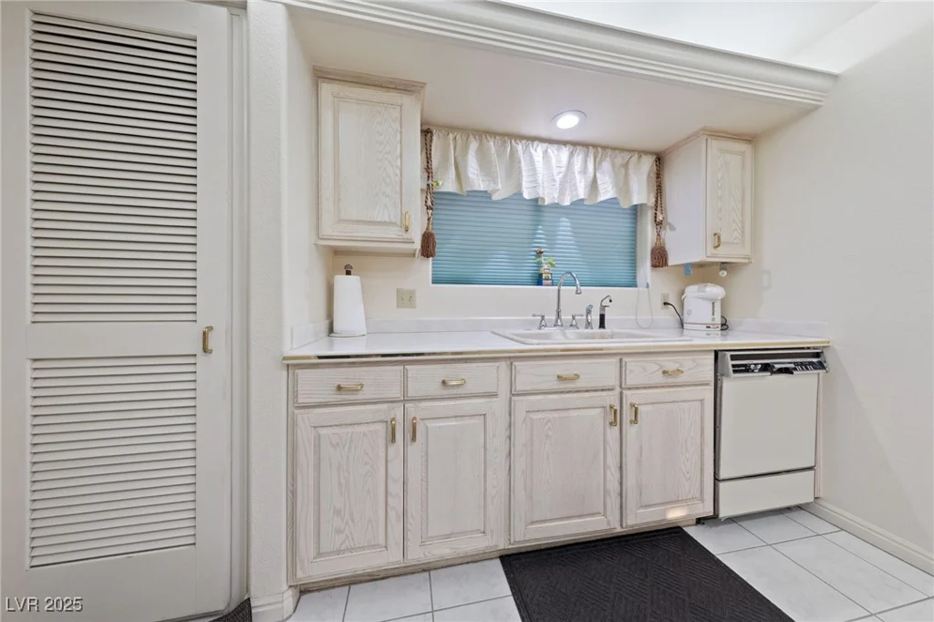1060 Calico Ridge, Henderson, NV 89011