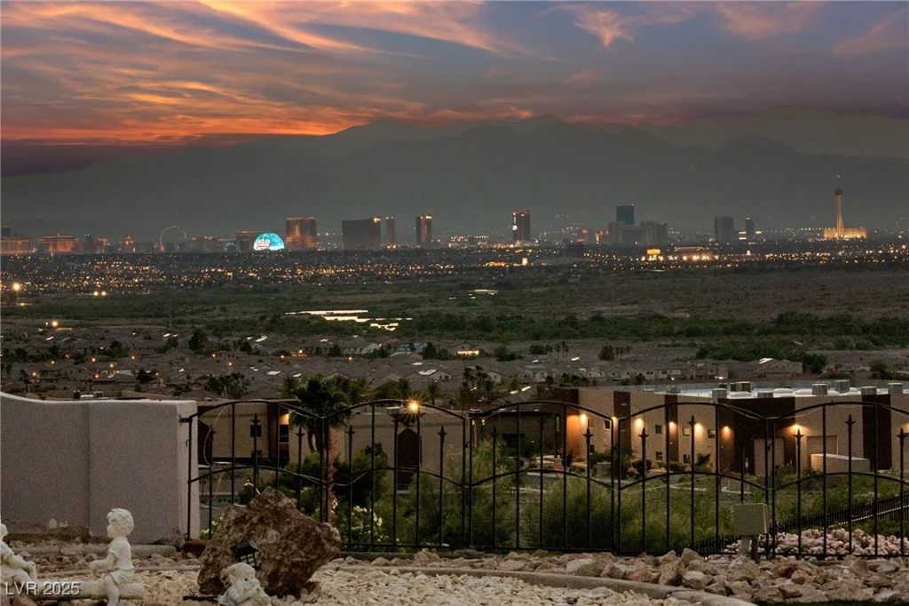 1060 Calico Ridge, Henderson, NV 89011
