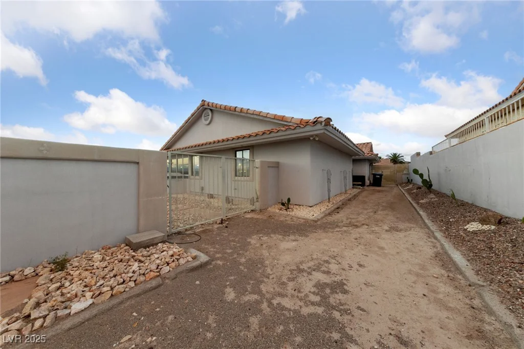 1060 Calico Ridge, Henderson, NV 89011