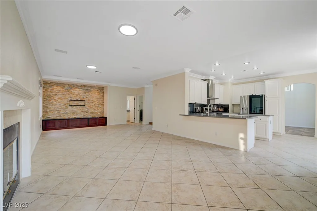 9772 Galahad Point, Las Vegas, NV 89147