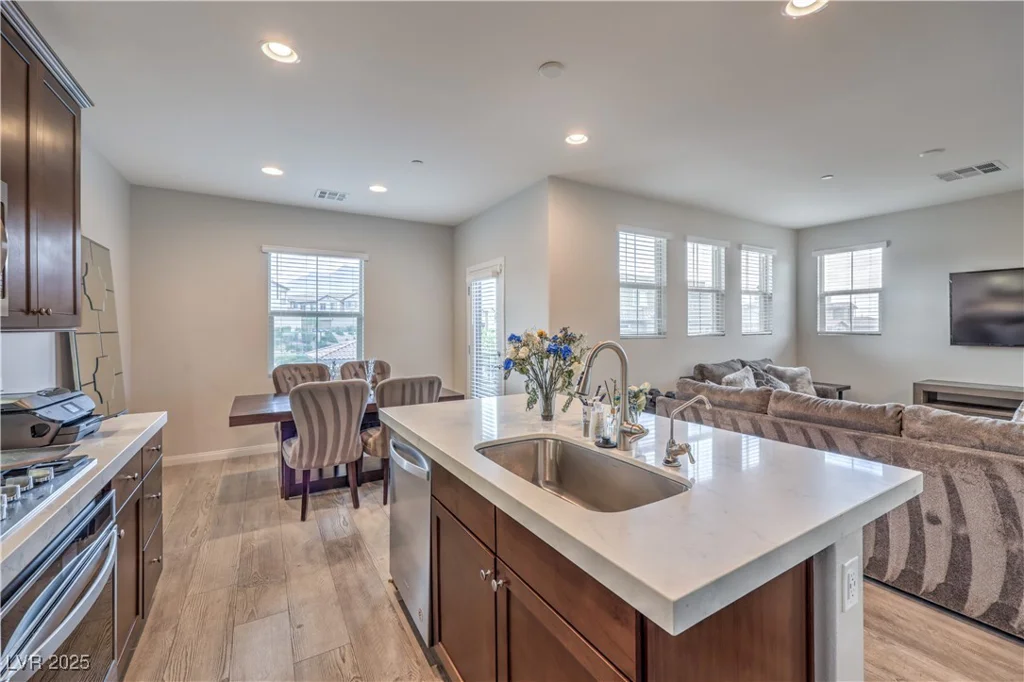 173 Petaluma Valley, Las Vegas, NV 89138