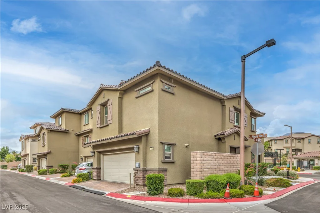 173 Petaluma Valley, Las Vegas, NV 89138