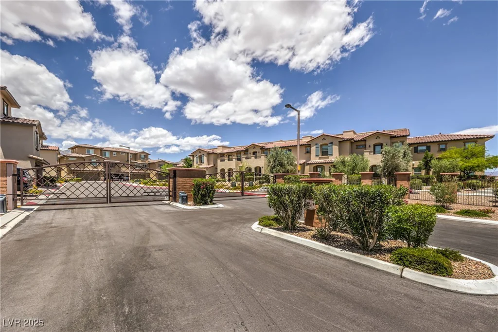 173 Petaluma Valley, Las Vegas, NV 89138