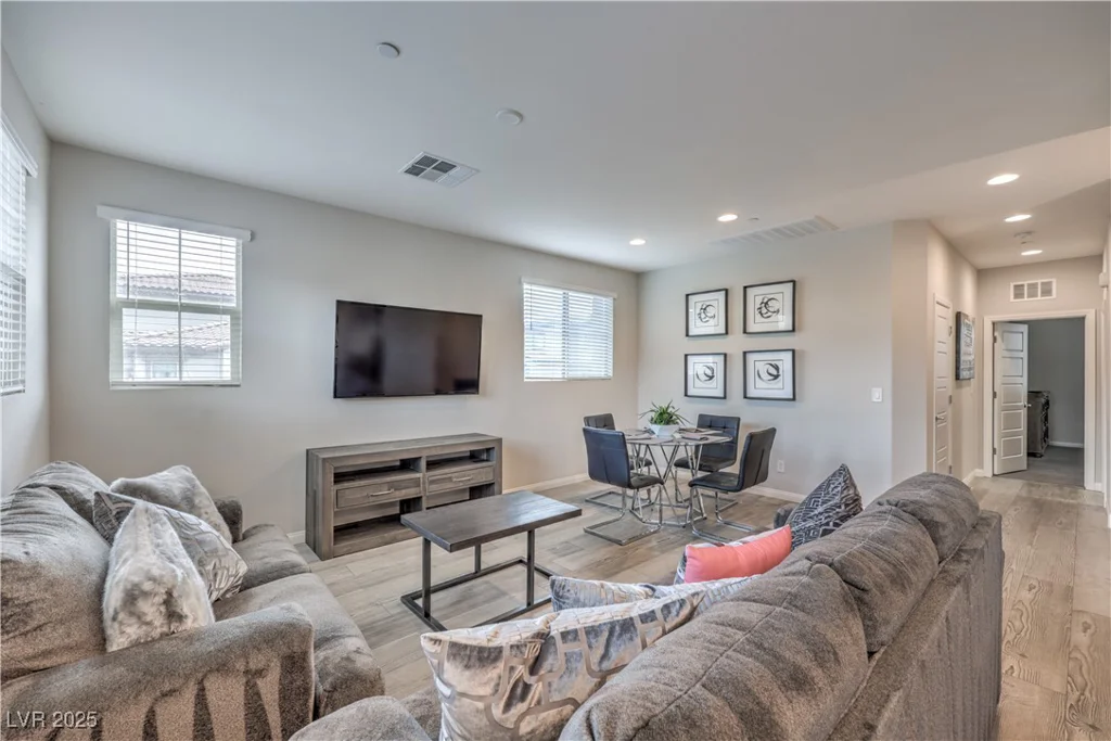 173 Petaluma Valley, Las Vegas, NV 89138