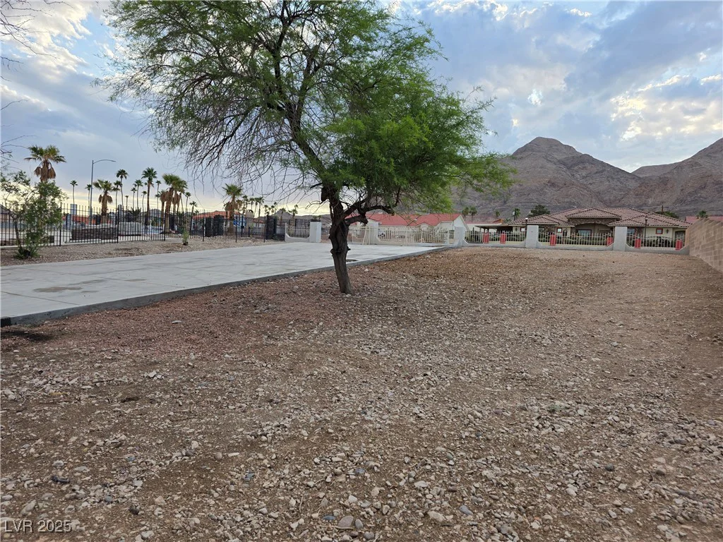 1345 Hollywood, Las Vegas, NV 89110