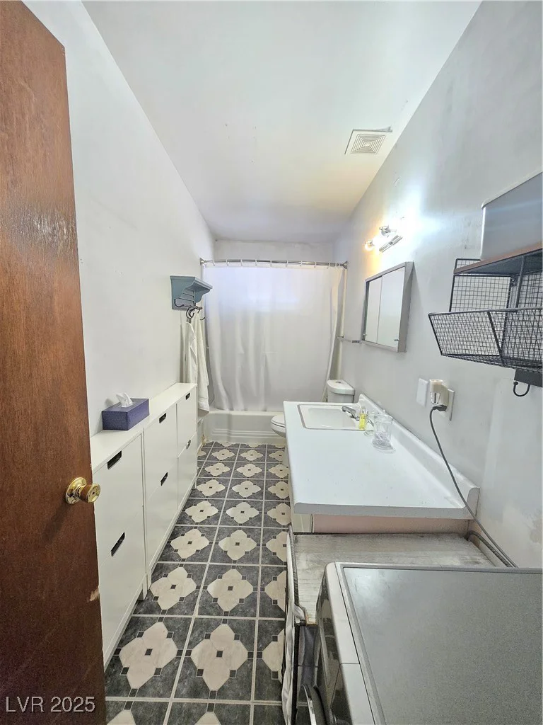 5704 Heron, Las Vegas, NV 89107