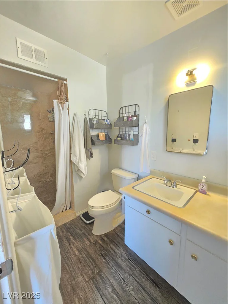 5704 Heron, Las Vegas, NV 89107