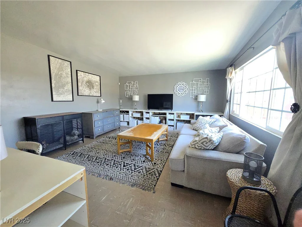 5704 Heron, Las Vegas, NV 89107